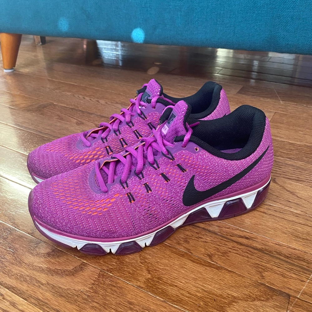 Nike women’s tailwind 8 size 9